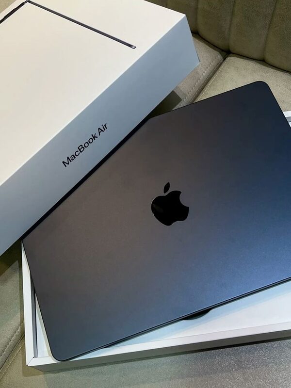 MacBook Air M2 8/256 Midnight, original box